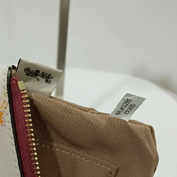 Coach Cream Wristlet with Colorful Star Design EUC - Picture 6 of 6